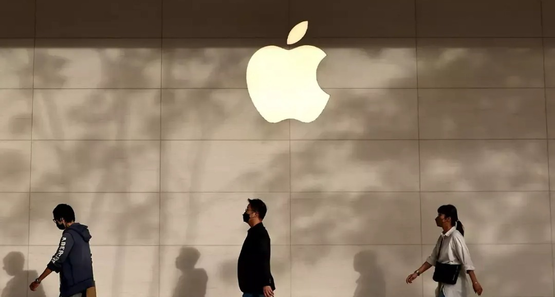 Apple laying off employees in its retail division
