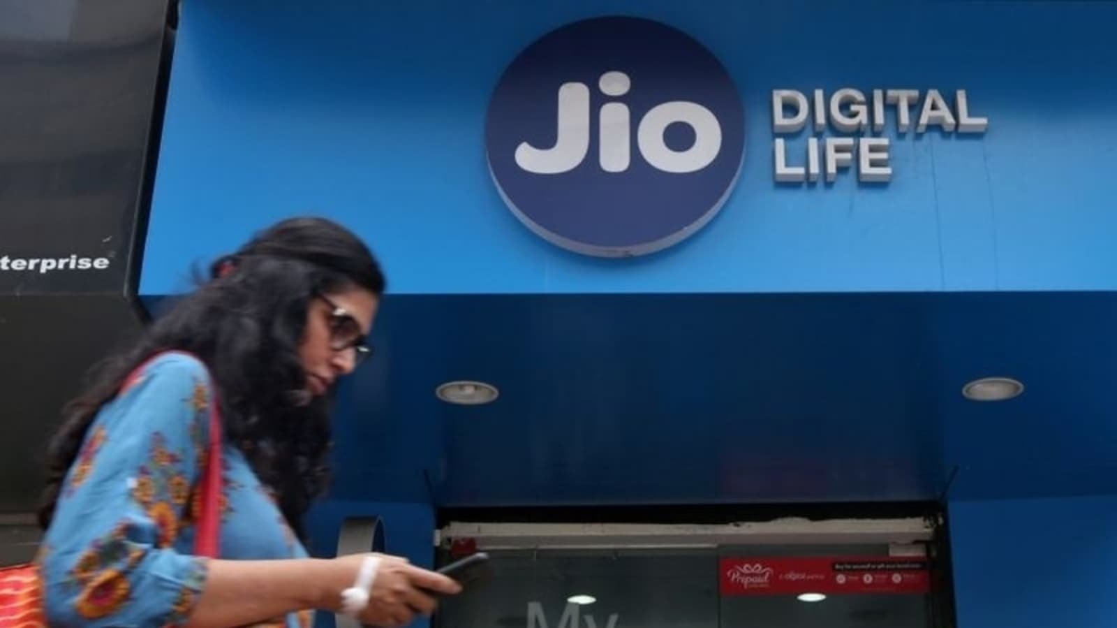 Jio__1751858333329_1751858333447.jpg