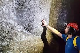 riesiges spinnennetz griechenland