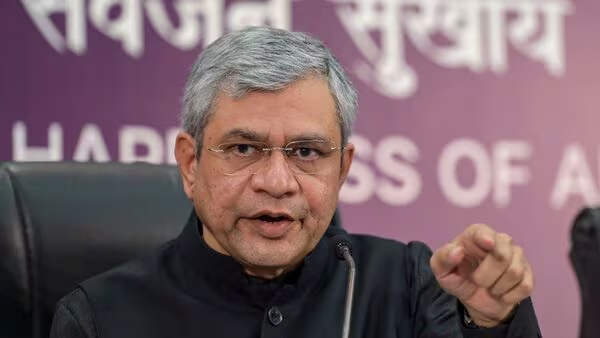 Ashwini Vaishnaw Addresses AI Summit Issues