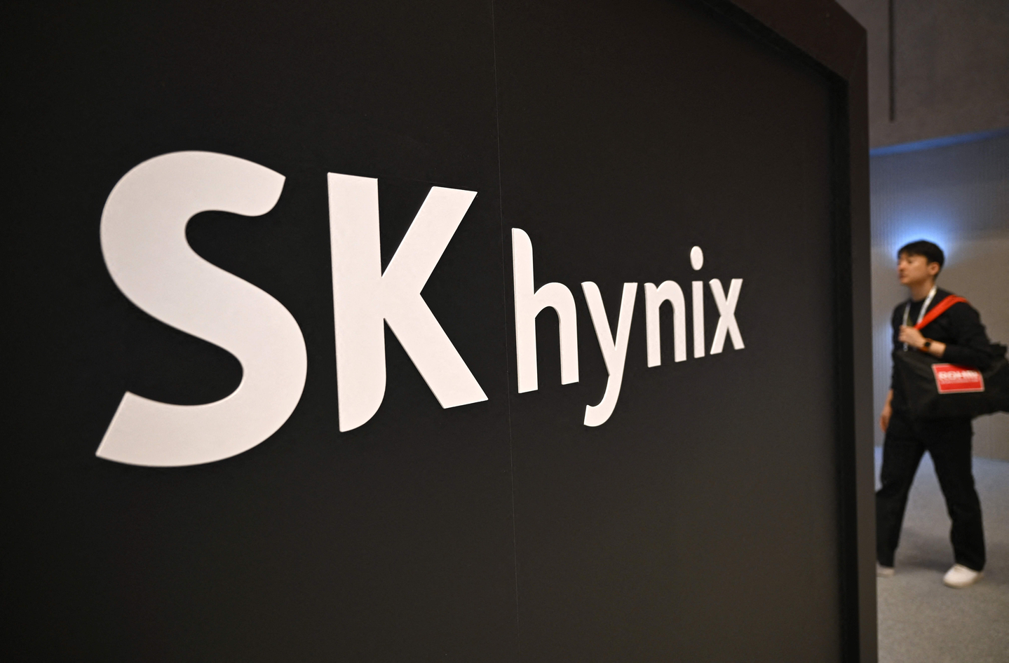 SK Hynix Pays Record Bonuses as Chip Profits Surge