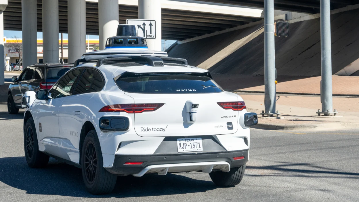 Waymo aims for 1M paid weekly robotaxi rides by 2026